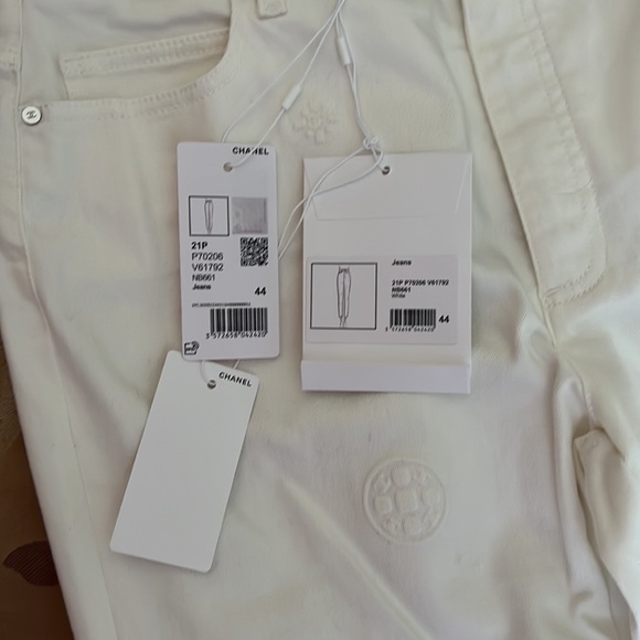 CHANEL BNWT Ladies Logo White Jeans - Picture 3 of 9